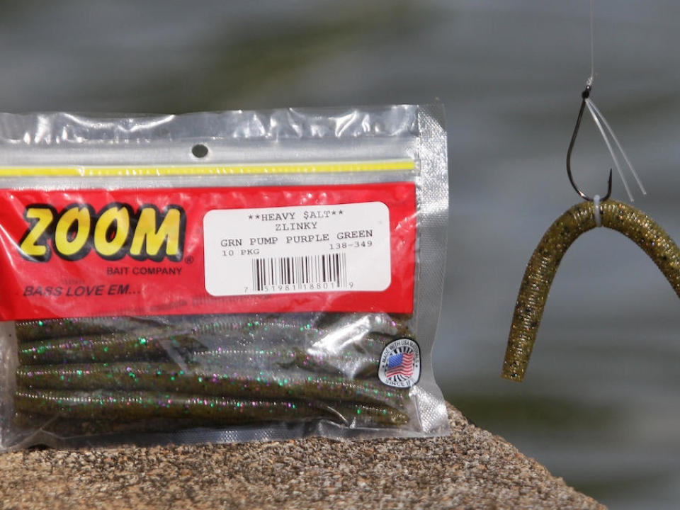 ZOOM PLASTIC FISHING WORMS  5 PACKAGES 